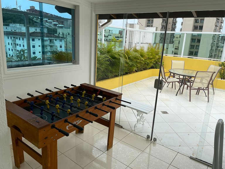 Cobertura com churrasqueira e piscina - Praia da Enseada