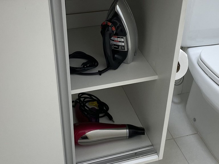 Apartamento com piscina e serviço de praia - Pitangueiras