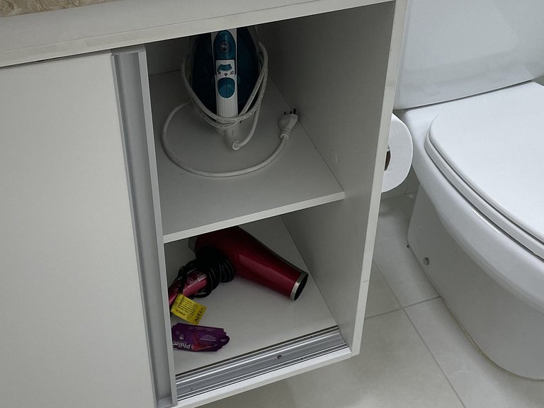 Apartamento com piscina e serviço de praia - Pitangueiras