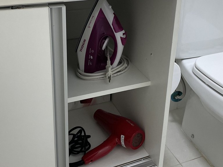 Apartamento com piscina e serviço de praia - Pitangueiras