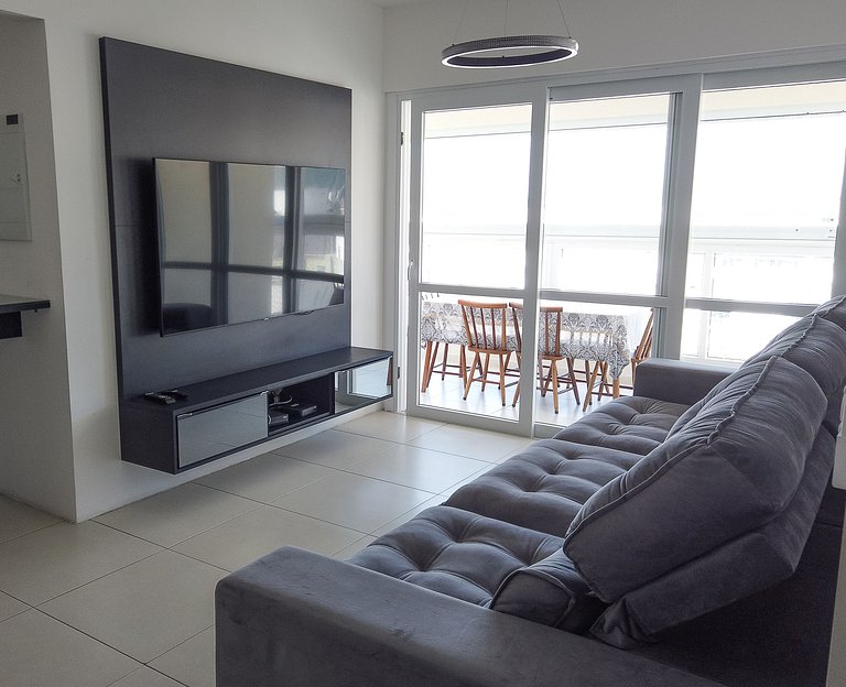 Apartamento com piscina e serviço de praia - Pitangueiras