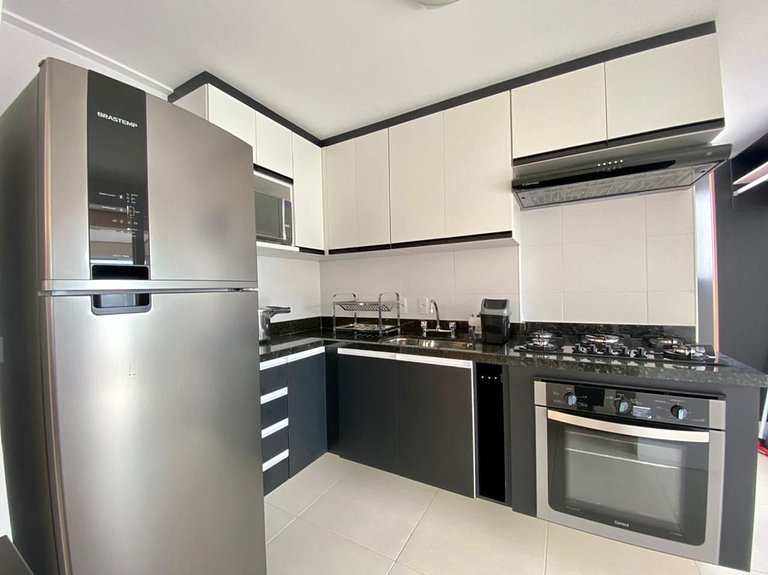 Apartamento com piscina e serviço de praia - Pitangueiras