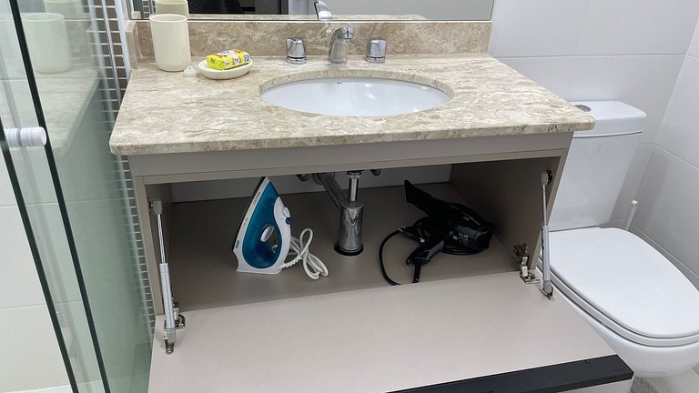 Apartamento com piscina e serviço de praia - Pitangueiras