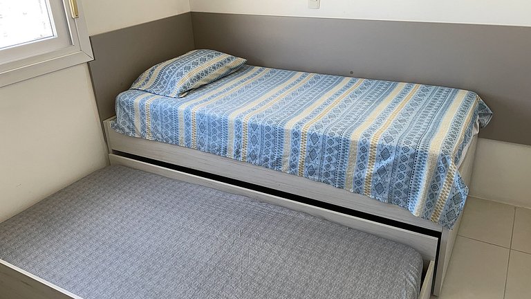 Apartamento com piscina e serviço de praia - Pitangueiras