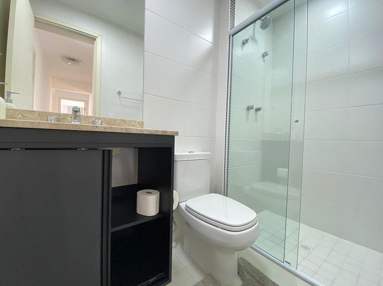 Apartamento com piscina e serviço de praia - Pitangueiras