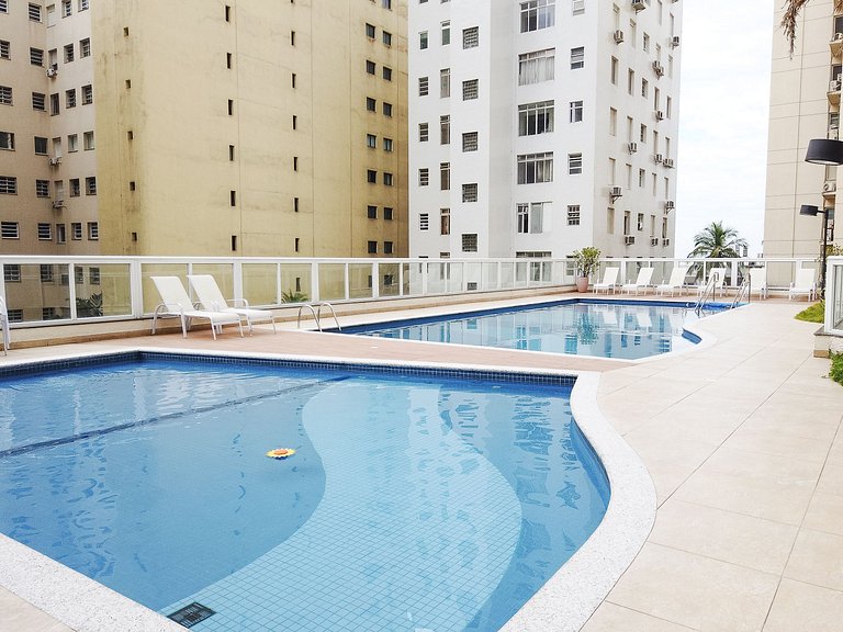 Apartamento com piscina e serviço de praia - Pitangueiras
