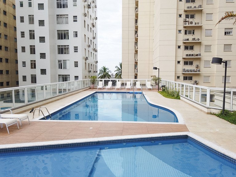Apartamento com piscina e serviço de praia - Pitangueiras