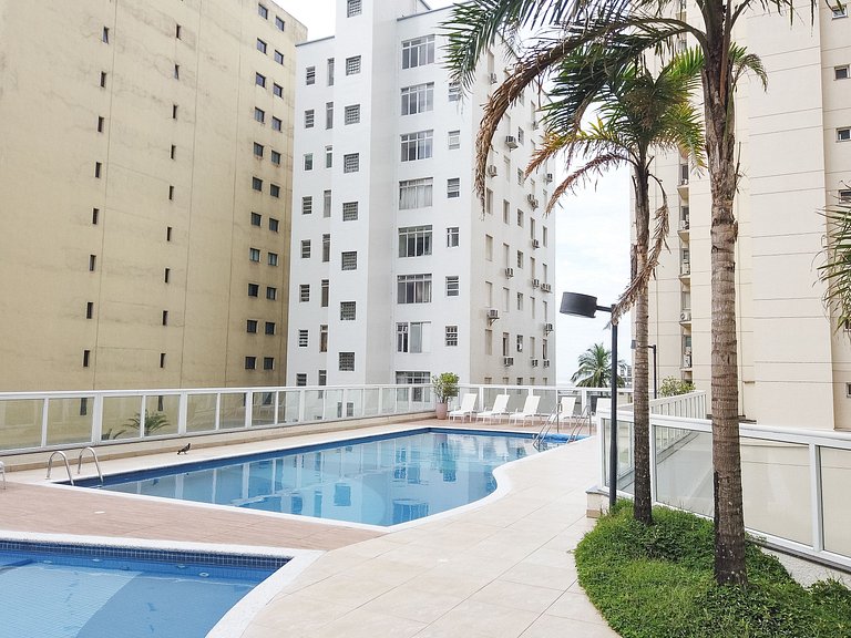 Apartamento com piscina e serviço de praia - Pitangueiras
