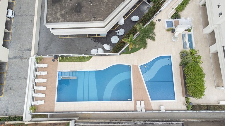 Apartamento com piscina e serviço de praia - Pitangueiras