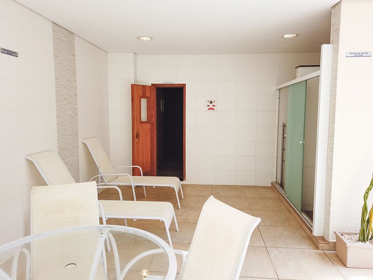 Apartamento com piscina e serviço de praia - Pitangueiras