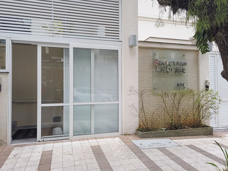 Apartamento com piscina e serviço de praia - Pitangueiras