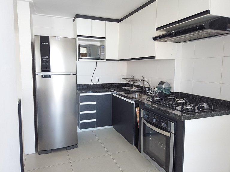 Apartamento com piscina e serviço de praia - Pitangueiras