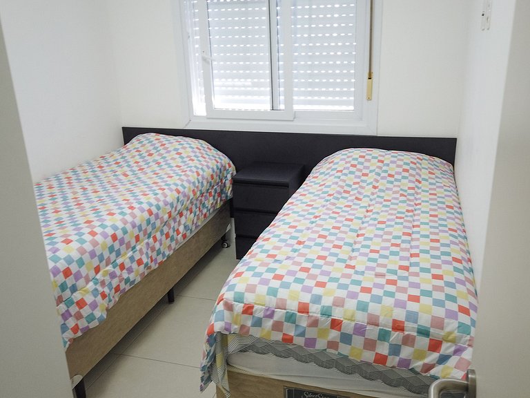 Apartamento com piscina e serviço de praia - Pitangueiras