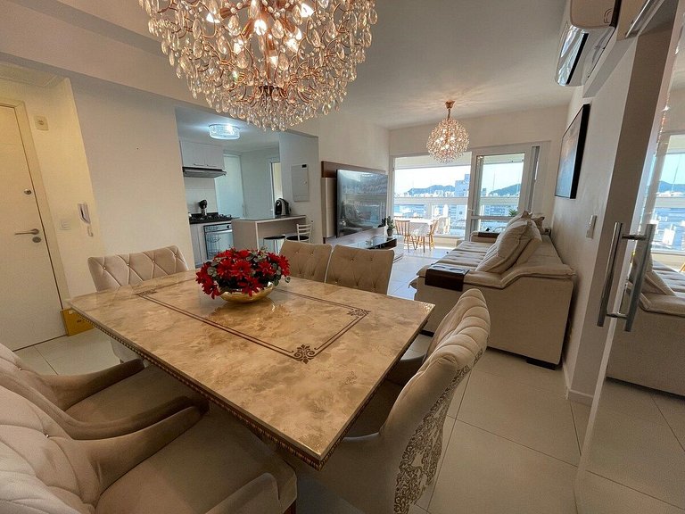 Apartamento com piscina e serviço de praia - Pitangueiras