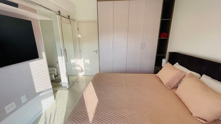 Apartamento com piscina e serviço de praia - Pitangueiras