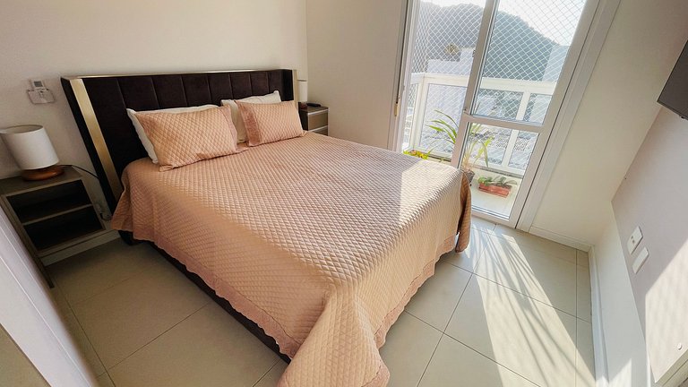 Apartamento com piscina e serviço de praia - Pitangueiras