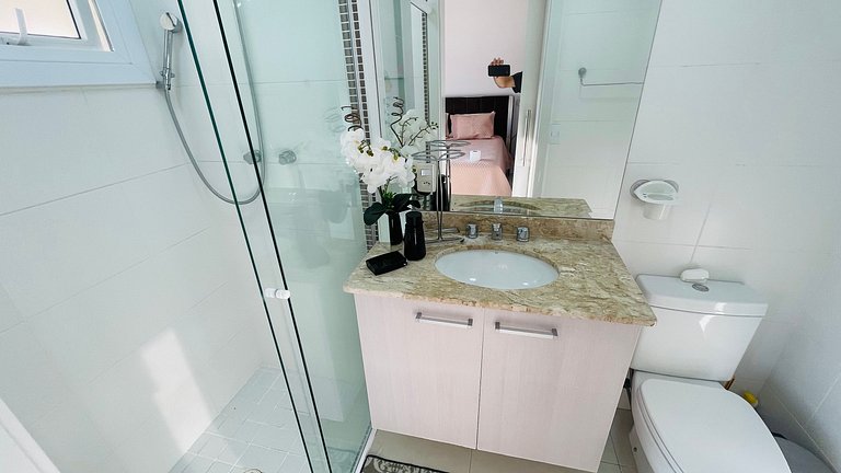 Apartamento com piscina e serviço de praia - Pitangueiras