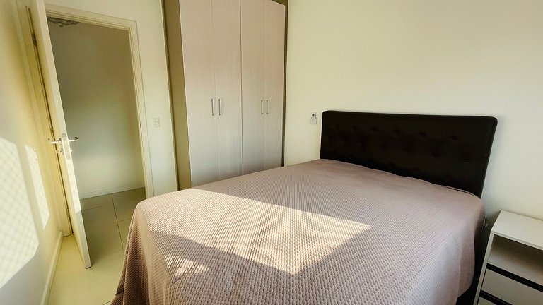Apartamento com piscina e serviço de praia - Pitangueiras