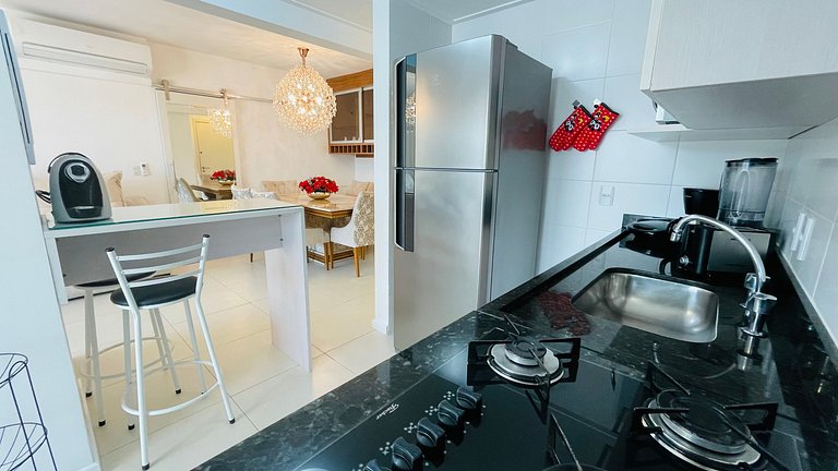 Apartamento com piscina e serviço de praia - Pitangueiras