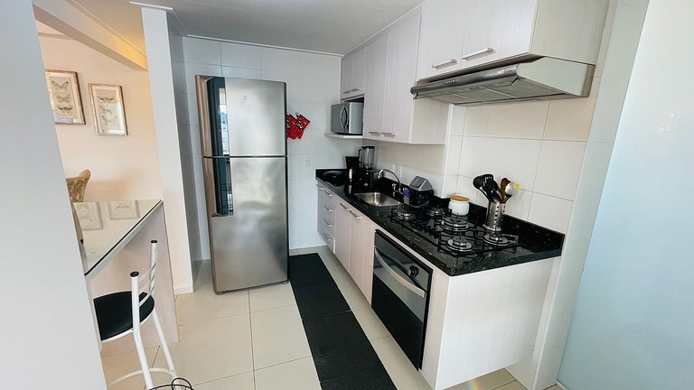 Apartamento com piscina e serviço de praia - Pitangueiras