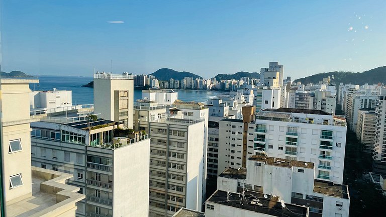 Apartamento com piscina e serviço de praia - Pitangueiras