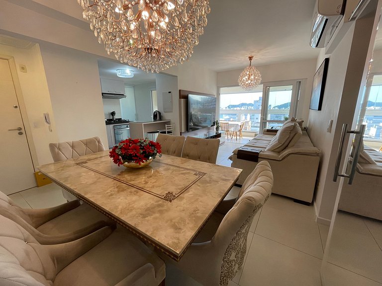 Apartamento com piscina e serviço de praia - Pitangueiras