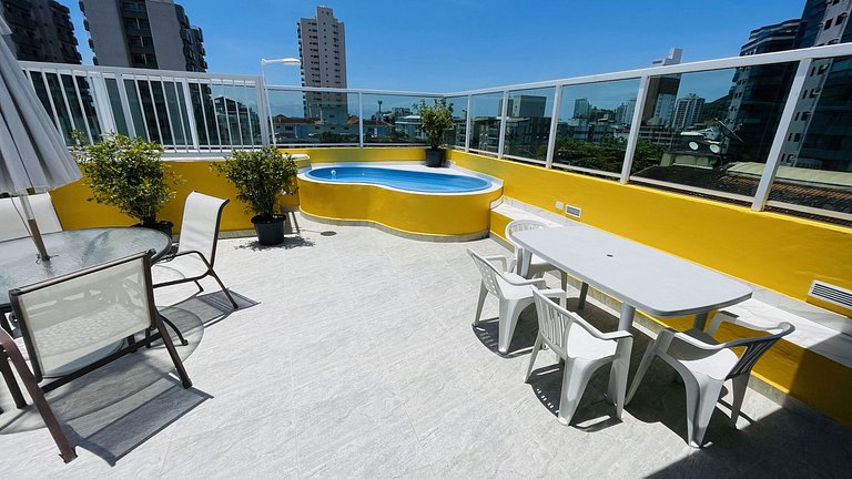 Cobertura com churrasqueira e piscina - Praia da Enseada