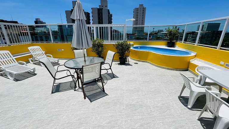 Cobertura com churrasqueira e piscina - Praia da Enseada