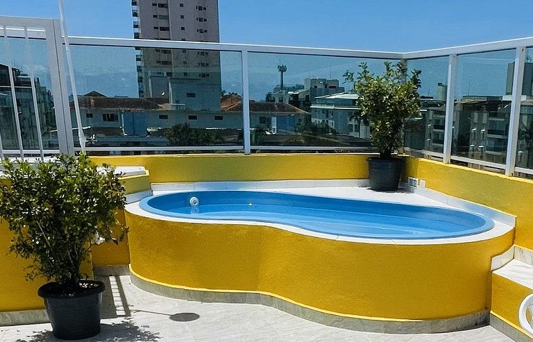 Cobertura com churrasqueira e piscina - Praia da Enseada
