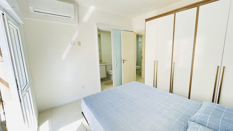 Apartamento com piscina e serviço de praia - Pitangueiras