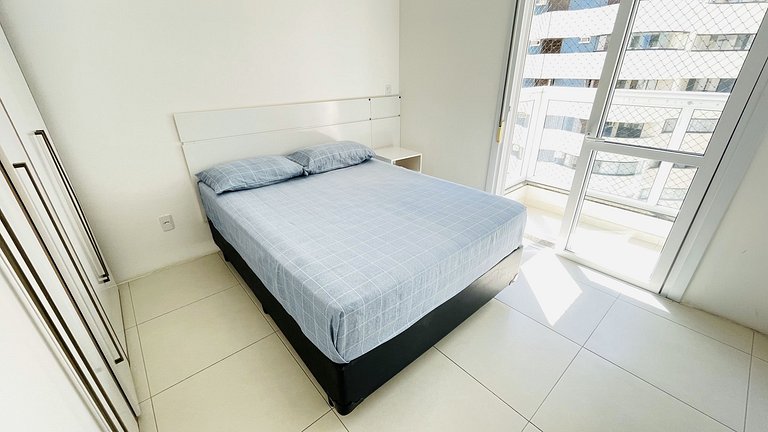 Apartamento com piscina e serviço de praia - Pitangueiras