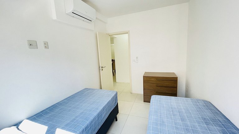 Apartamento com piscina e serviço de praia - Pitangueiras