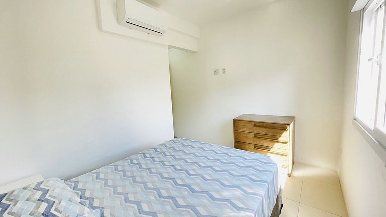 Apartamento com piscina e serviço de praia - Pitangueiras