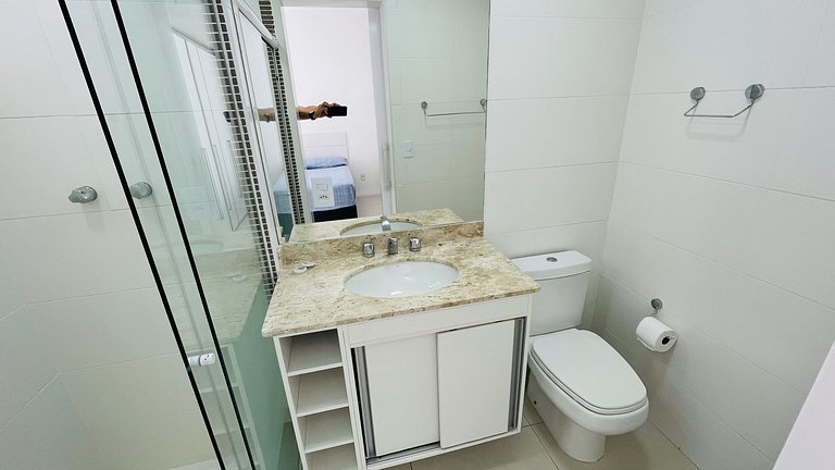 Apartamento com piscina e serviço de praia - Pitangueiras