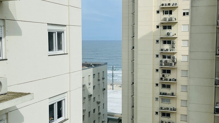 Apartamento com piscina e serviço de praia - Pitangueiras