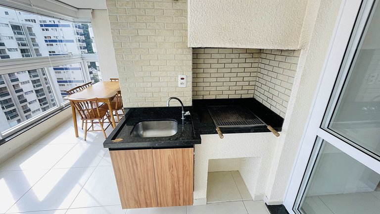 Apartamento com piscina e serviço de praia - Pitangueiras