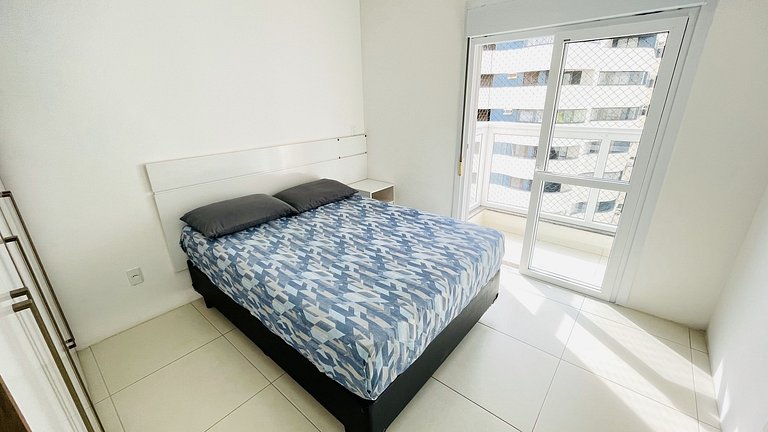 Apartamento com piscina e serviço de praia - Pitangueiras
