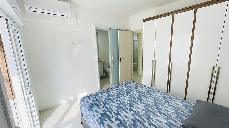 Apartamento com piscina e serviço de praia - Pitangueiras