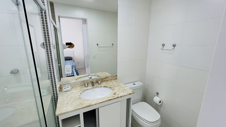 Apartamento com piscina e serviço de praia - Pitangueiras