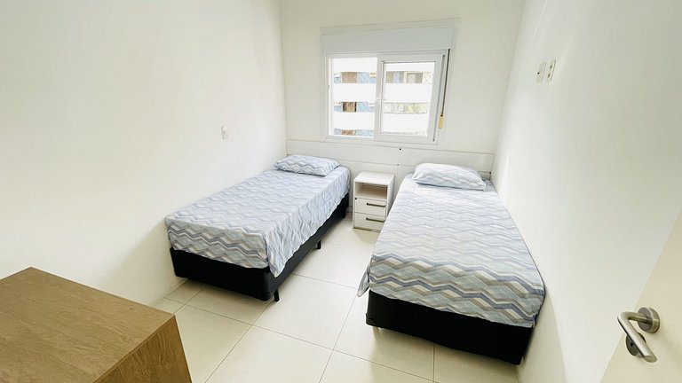 Apartamento com piscina e serviço de praia - Pitangueiras