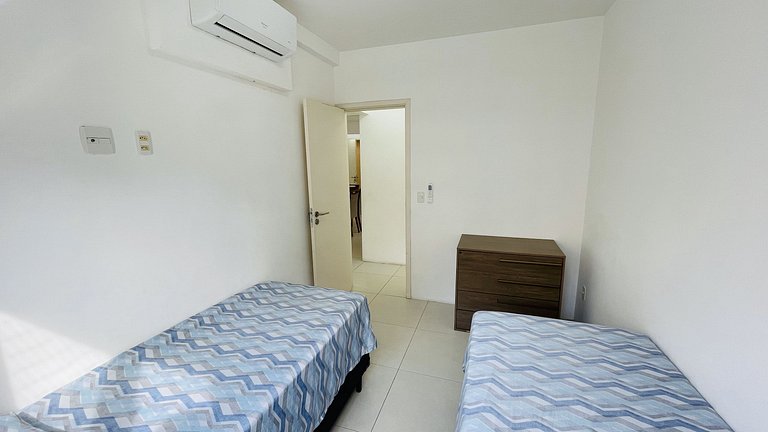 Apartamento com piscina e serviço de praia - Pitangueiras