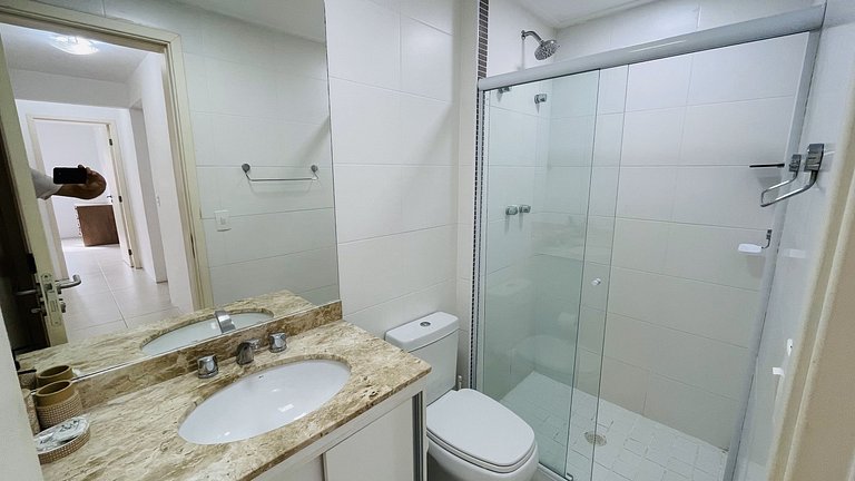 Apartamento com piscina e serviço de praia - Pitangueiras
