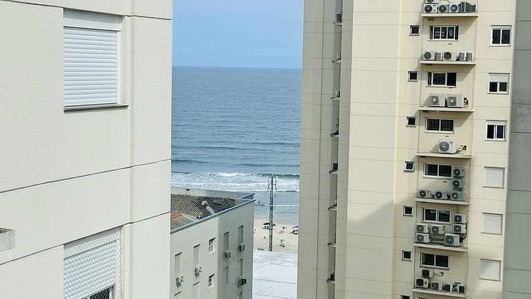 Apartamento com piscina e serviço de praia - Pitangueiras