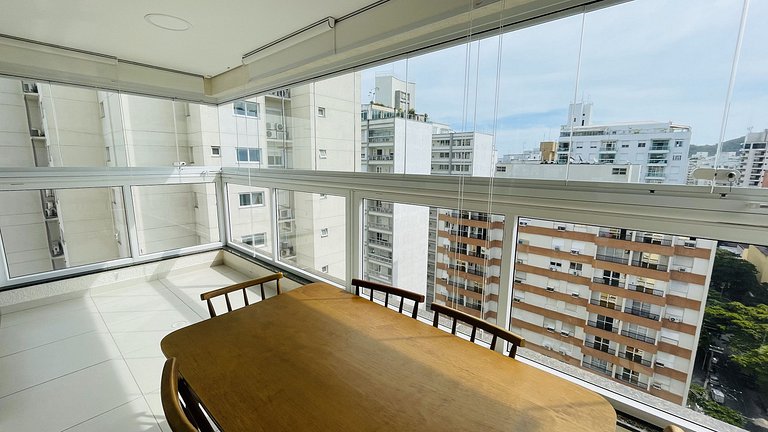Apartamento com piscina e serviço de praia - Pitangueiras