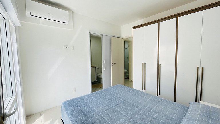 Apartamento com piscina e serviço de praia - Pitangueiras