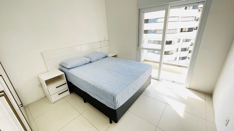 Apartamento com piscina e serviço de praia - Pitangueiras