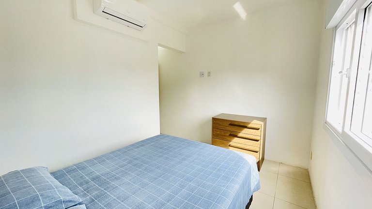Apartamento com piscina e serviço de praia - Pitangueiras