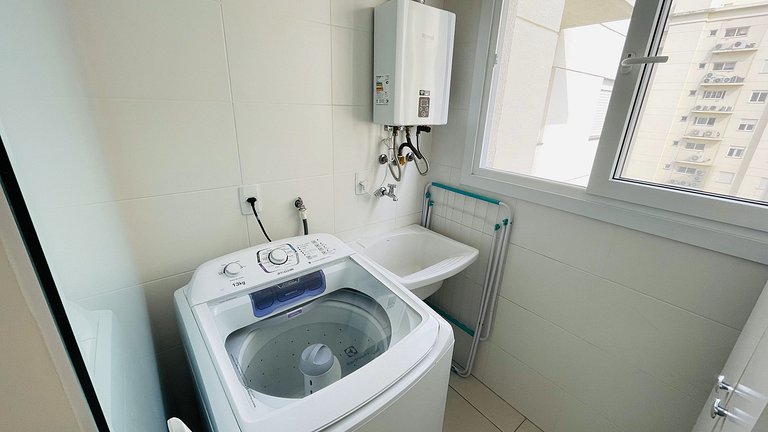 Apartamento com piscina e serviço de praia - Pitangueiras
