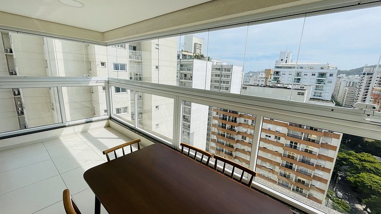 Apartamento com piscina e serviço de praia - Pitangueiras