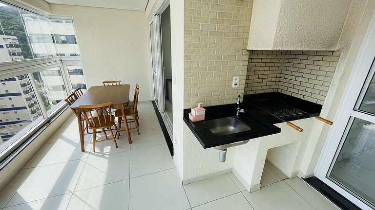 Apartamento com piscina e serviço de praia - Pitangueiras